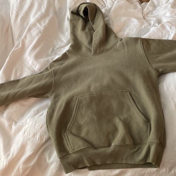 Aritzia Perfect hoodie - Picture 2 of 3